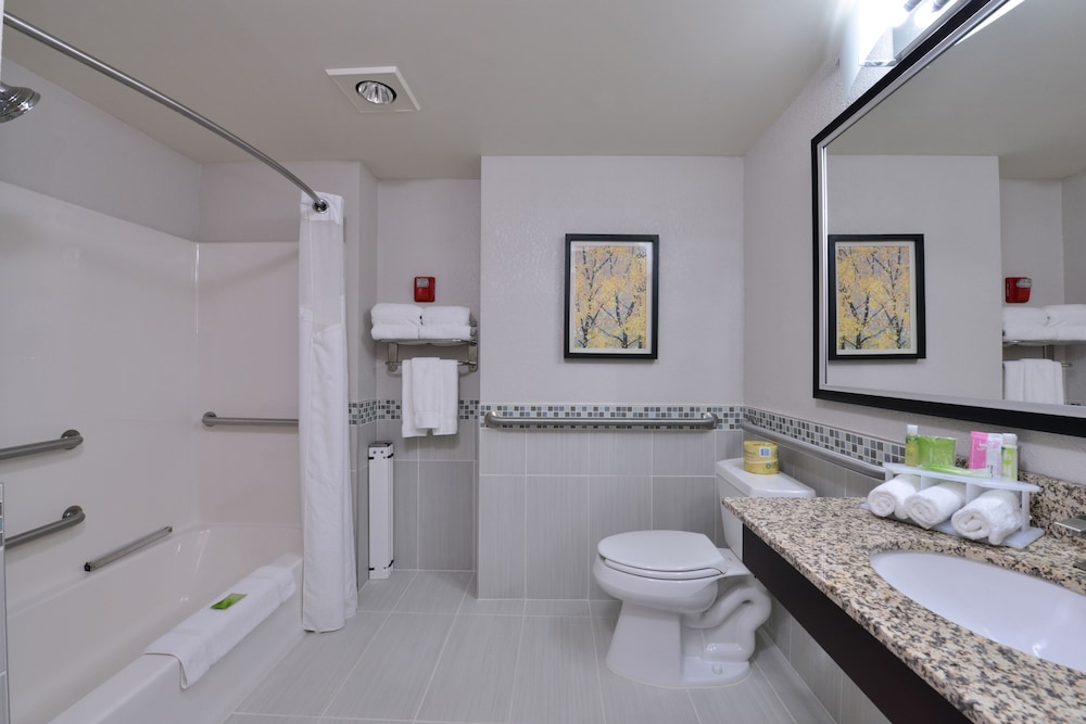 Holiday Inn Express & Suites New Berlin by IHG - photo 20