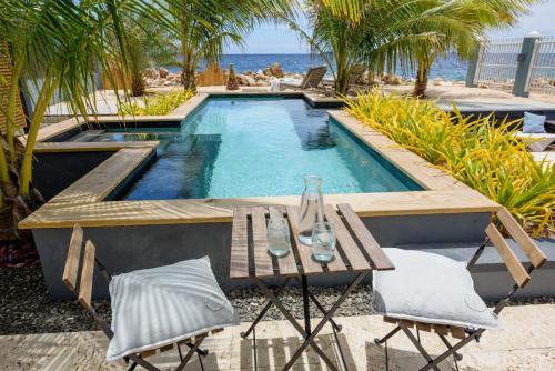 Private Oceanfront luxurious city villa with pool and beach — 4-Star Luxury Hotel in Willemstad, CURAÇAO