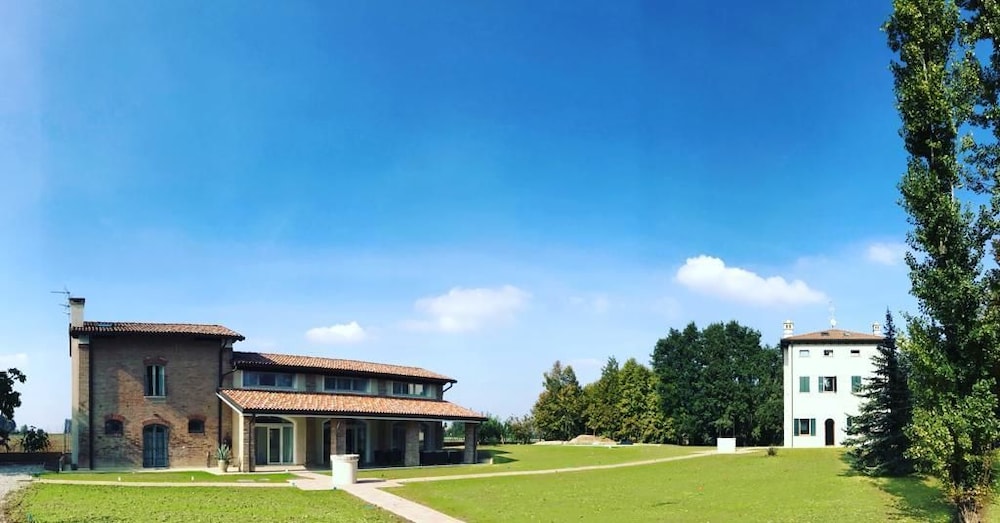 Monteborre - carbon neutral hotel in Cento