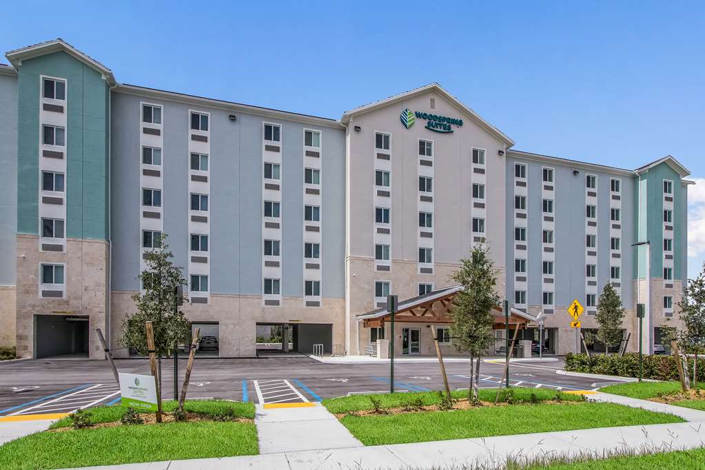 WoodSpring Suites Doral Miami Airport - photo 2