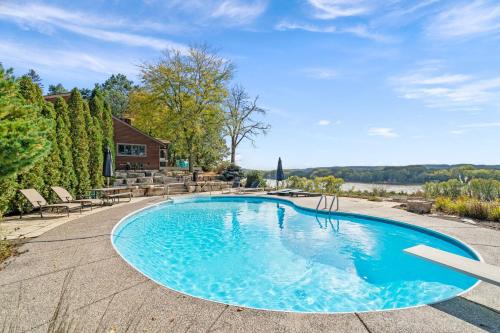 Riverfront Inn - photo 42