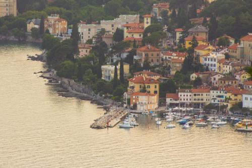 Sea View Suite With King Bed 150Mbps WiFi And Patio Swing — 4-Star Luxury Hotel in Kastav, Croatia
