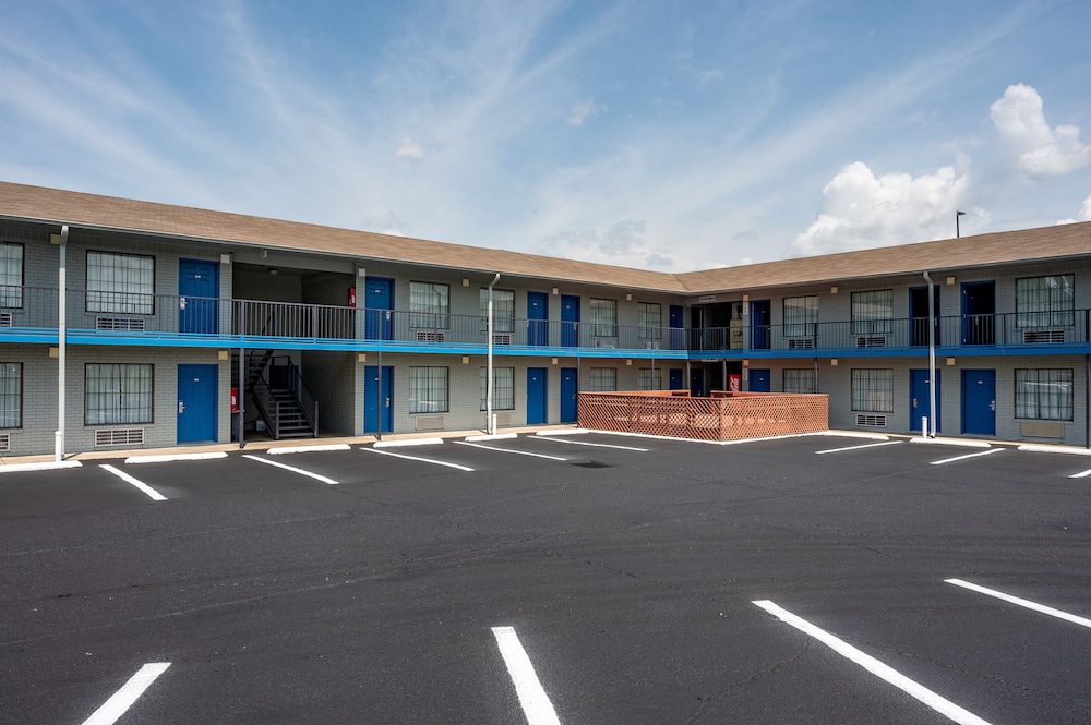 American Inn & Suites Russellville - photo 36