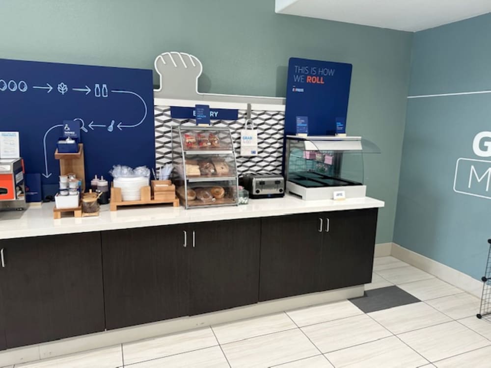 Holiday Inn Express Hotel & Suites Weston by IHG - photo 57