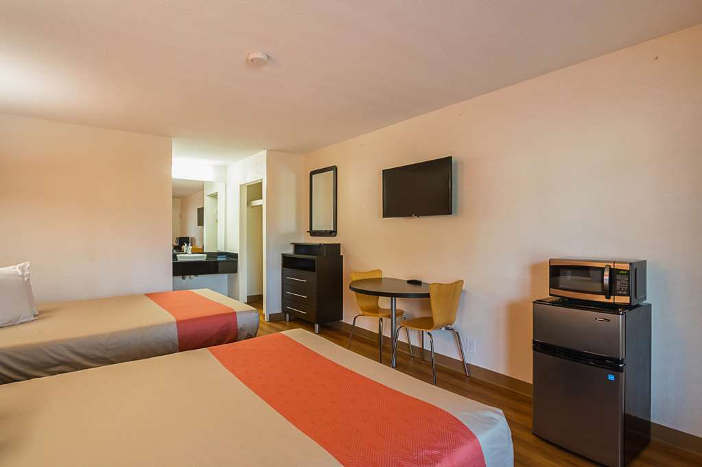 Motel 6 Savannah GA Midtown - photo 10