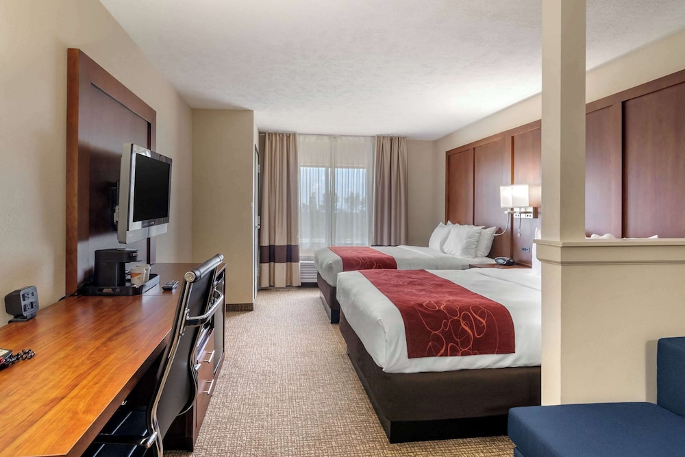Comfort Suites Speedway Kansas City - photo 6