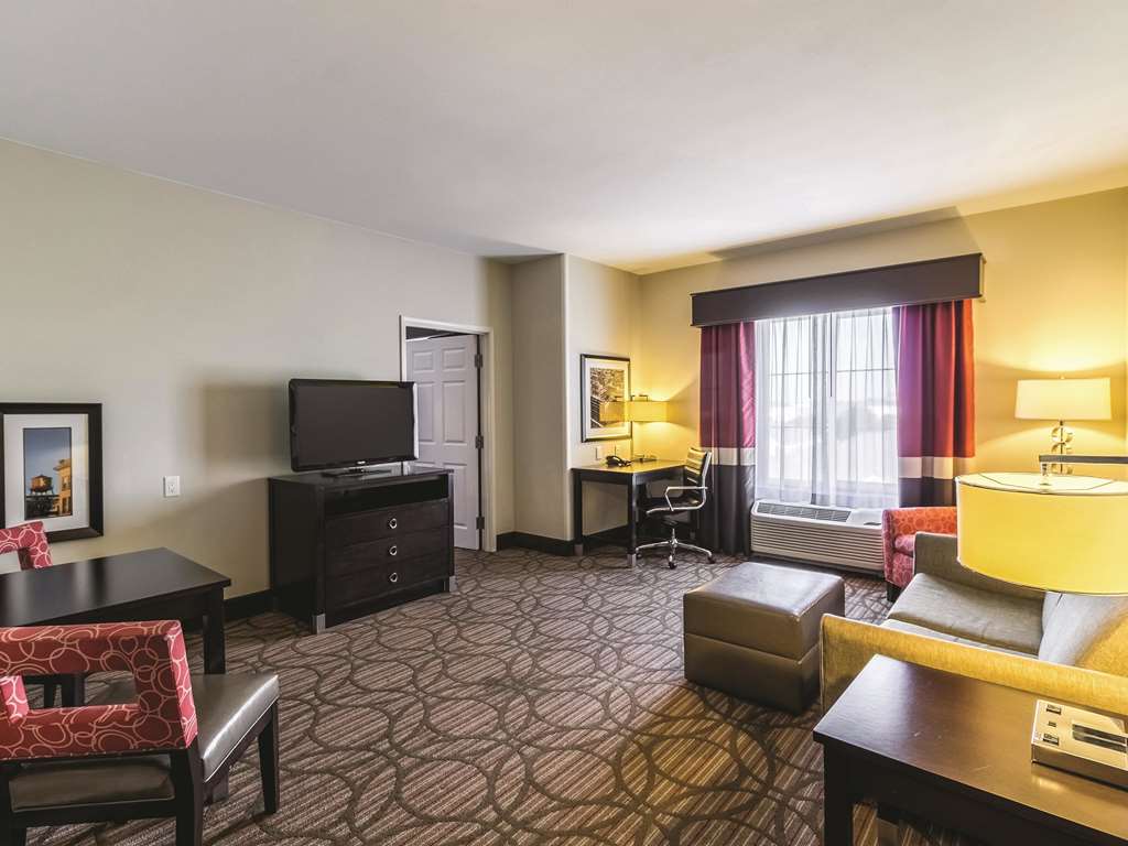 La Quinta Inn & Suites by Wyndham Fargo Medical Center - photo 25
