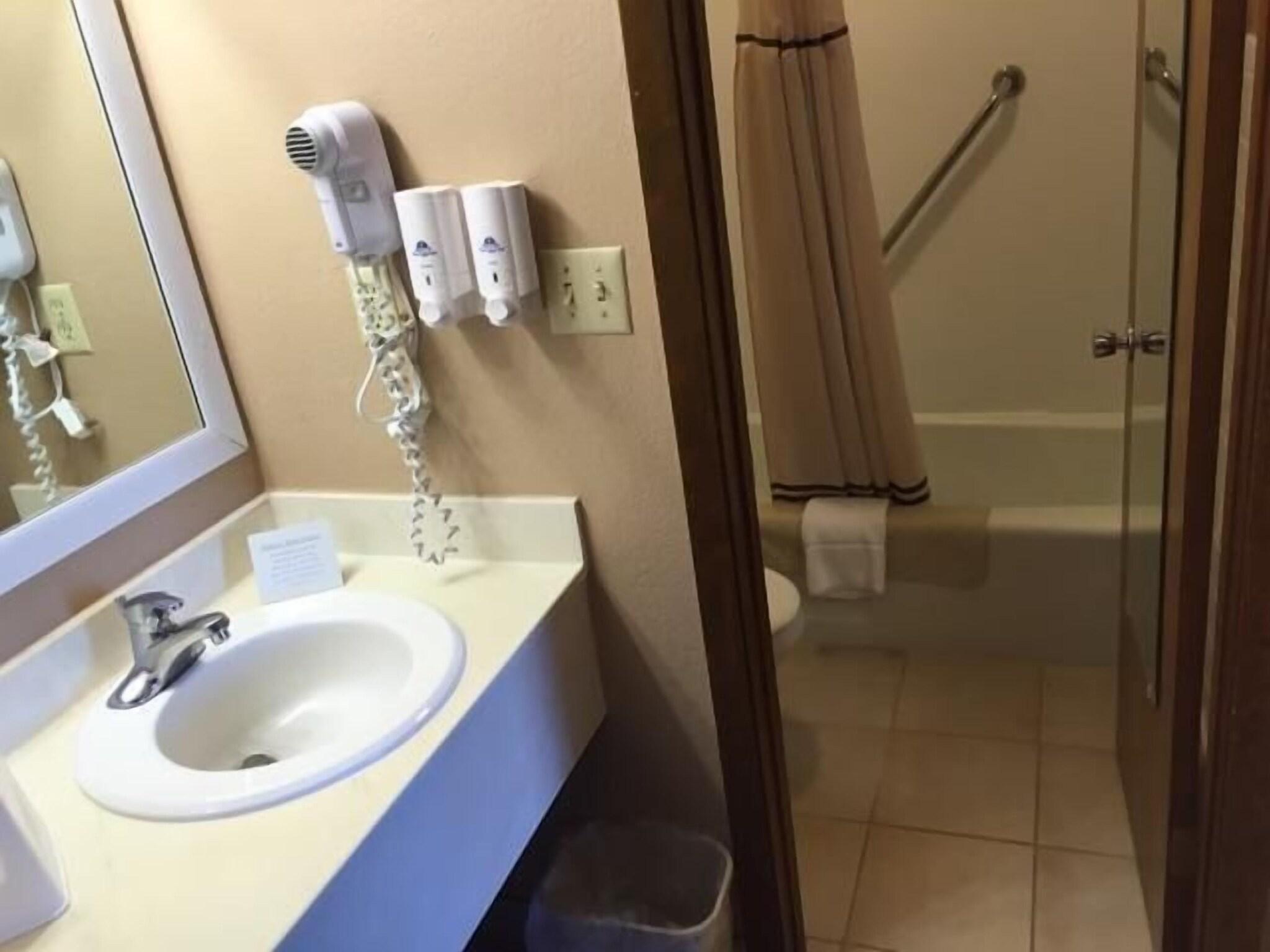 Americas Best Value Inn York - photo 26