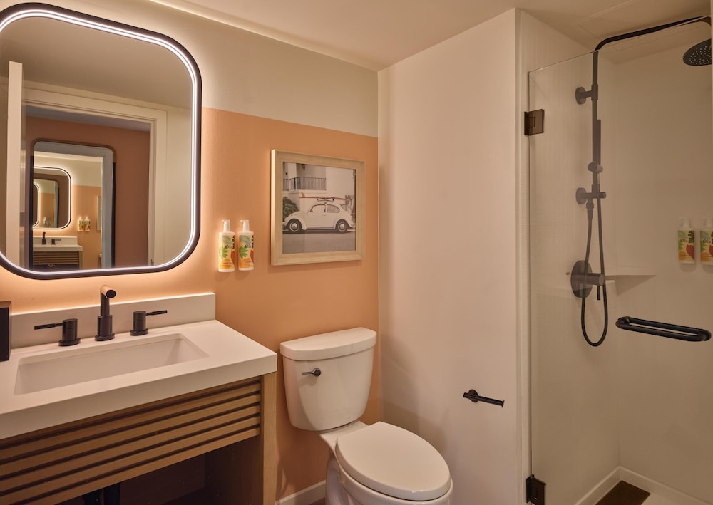 The Ambassador Hotel of Waikiki Tapestry Collection by Hilton - photo 48