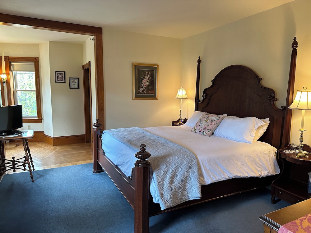 Meredith Inn - photo 3