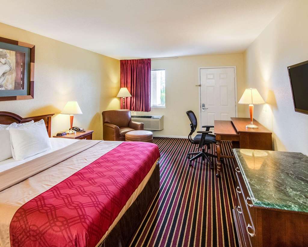Rodeway Inn & Suites Highway 290 Northwest - photo 13