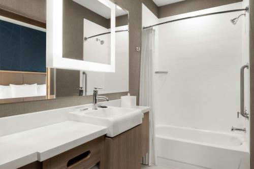 SpringHill Suites by Marriott Kanab - photo 31