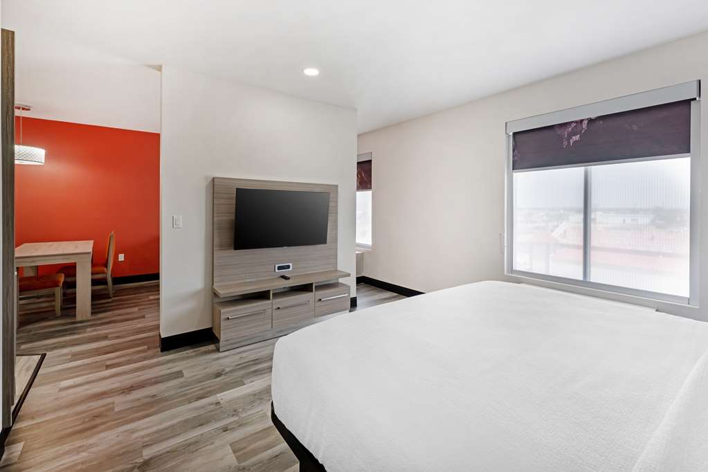 Best Western Plus Executive Residency Carlsbad Hotel - photo 29
