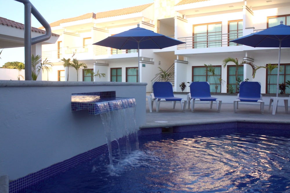 Pool waterfall