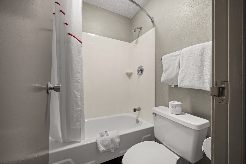 Red Roof Inn Detroit Royal Oak Madison Heights - photo 25