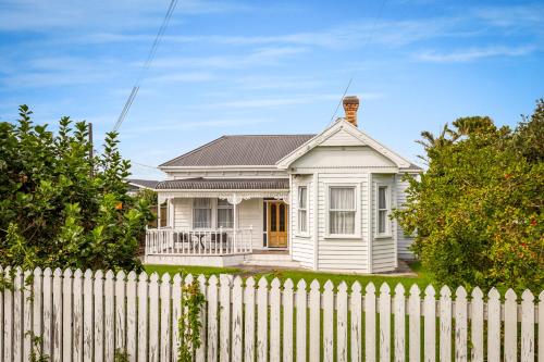 4Bed Spacious Villa in Chatswood — 4-Star Luxury Hotel in Auckland, New Zealand