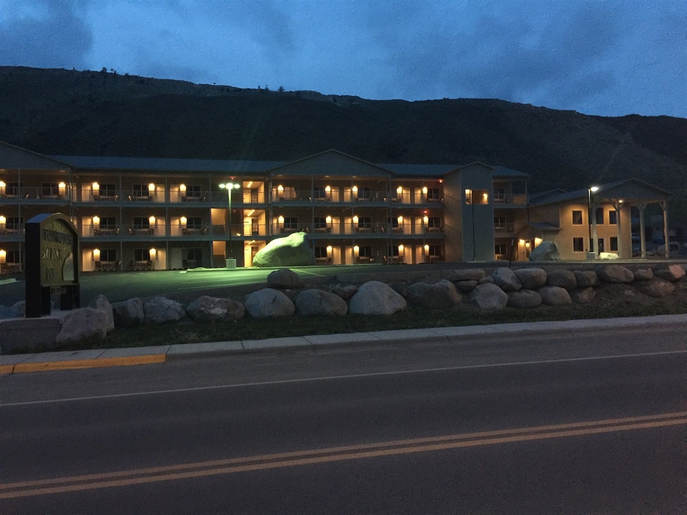 Yellowstone Big Rock Inn - photo 21