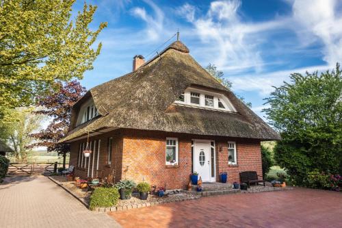 Ferienhaus Landhaus Stuhrberg — 4-Star Luxury Hotel in Brake (Unterweser), Germany