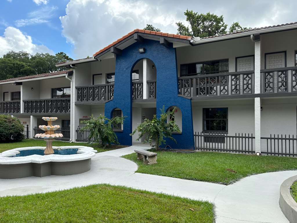 Motel 6 Tallahassee FL North Monroe - featured photo