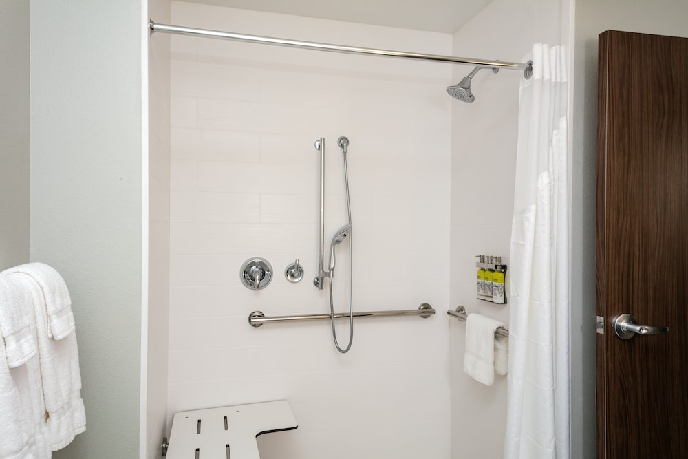 Holiday Inn Express & Suites Bend South by IHG - photo 19