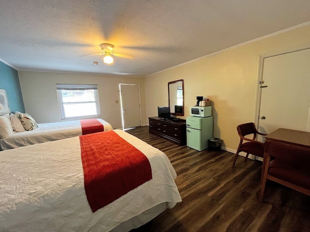 Meadowlark Motel with Restaurant & Bar - photo 22