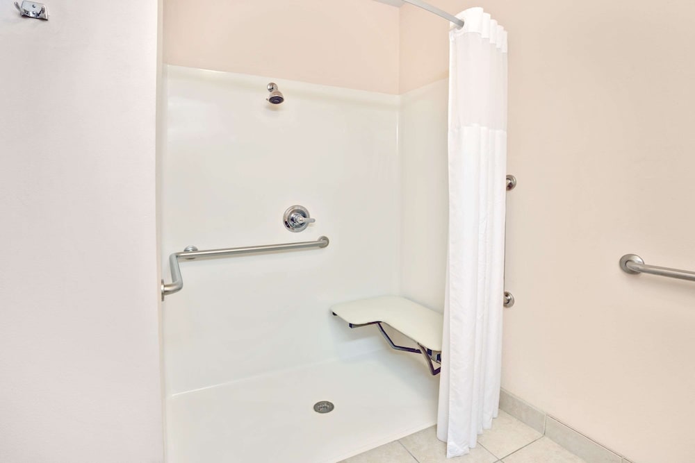 Super 8 by Wyndham Louisville Expo Center - photo 21