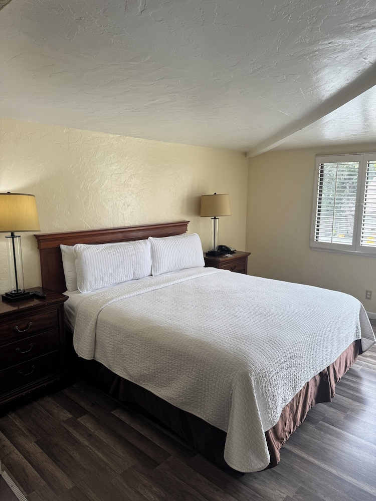Carmel Resort Inn - photo 54