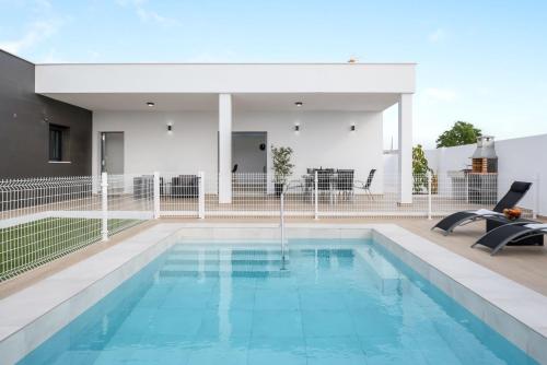 Villa Sandra solo familias — 4-Star Luxury Hotel in Cadiz, Spain
