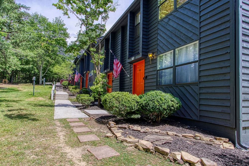 Pinecrest Townhomes 1K2Q Renovated - photo 28