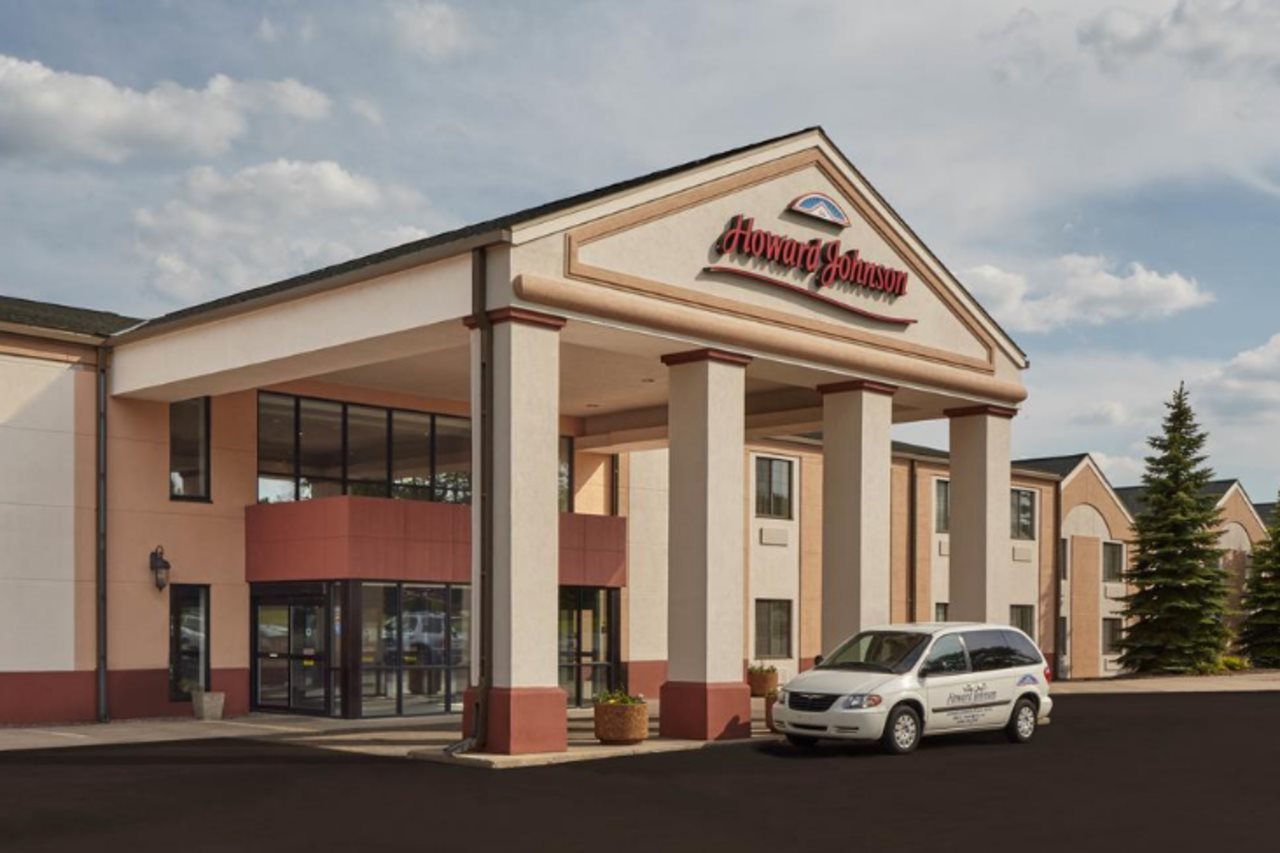 Madison Plaza Hotel in Madison, United States