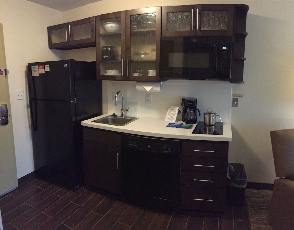 Candlewood Suites Ft Walton Bch Hurlburt Area by IHG - photo 18