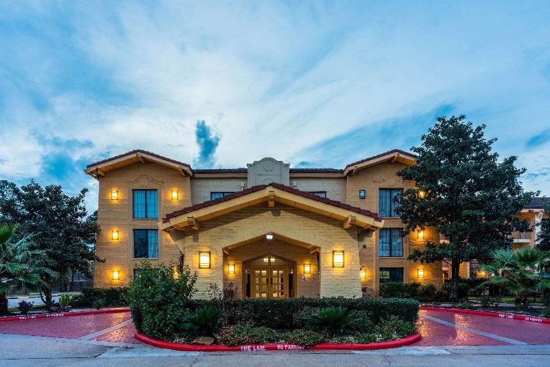 Super 8 by Wyndham The Woodlands North - photo 2