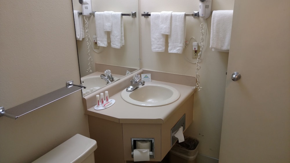 Days Inn by Wyndham Ashland - photo 29