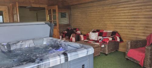 Grace’s Place with Hot Tub & Games Room — Carrickfergus — photo 2