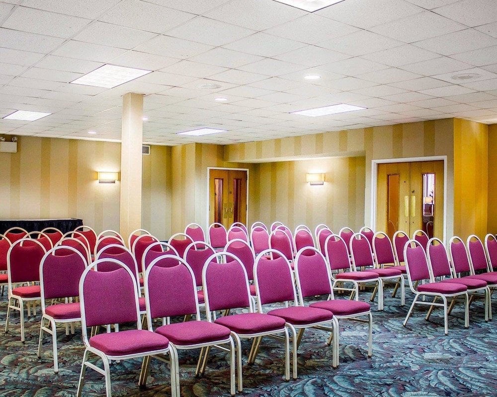 Wilkes Barre Inn and Suites - photo 8