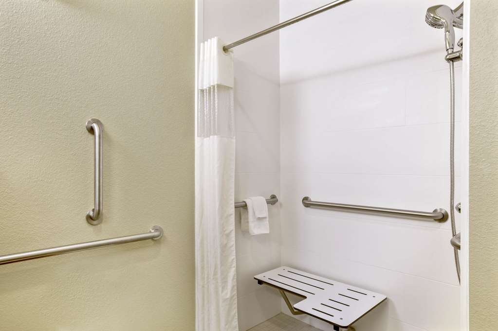 La Quinta Inn & Suites by Wyndham Gillette - photo 12