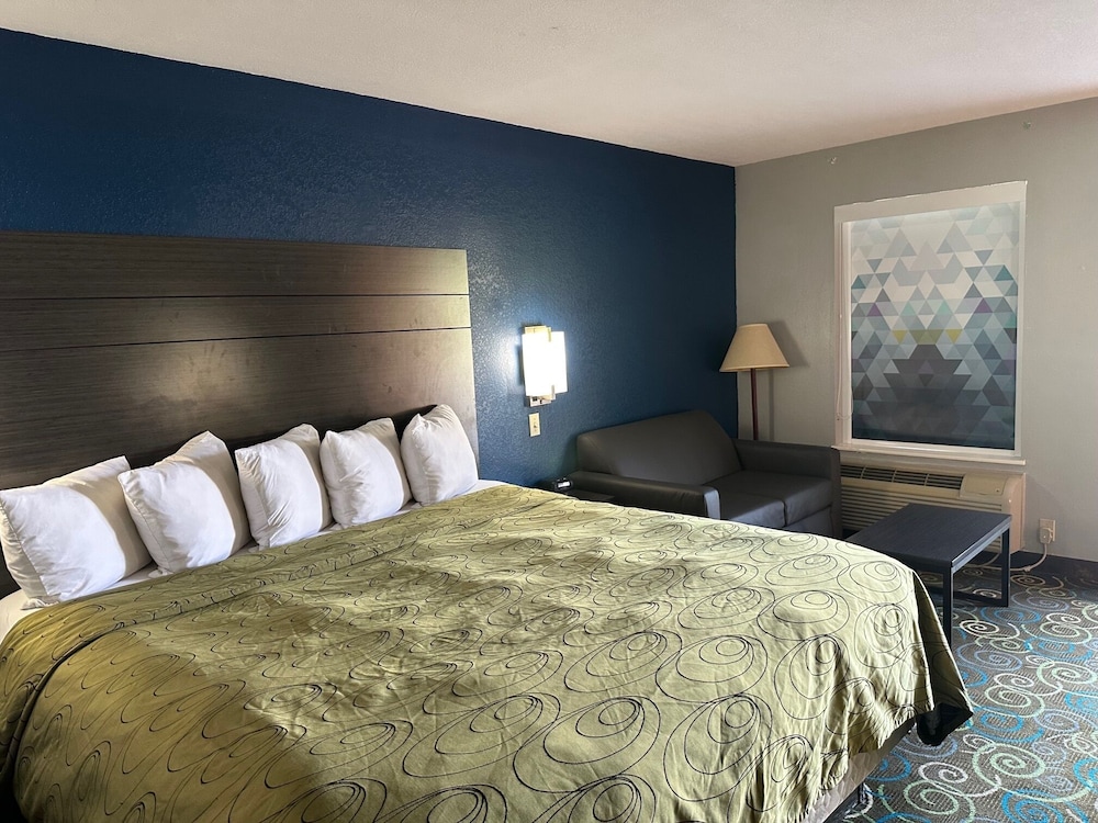 Clairmont Inn & Suites Warren - photo 27