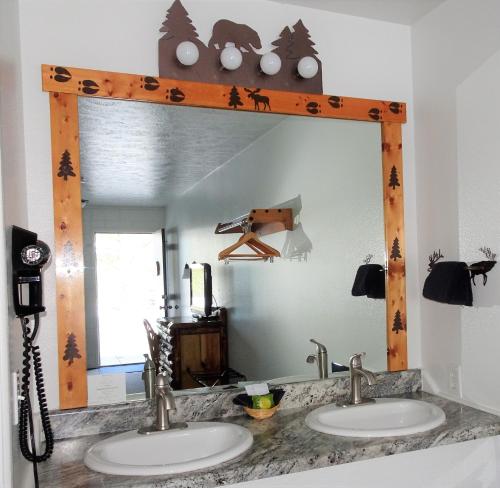 Eagle's Nest Motel - photo 9