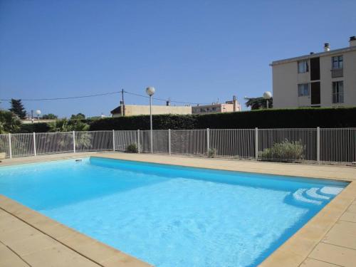 Appartement Avec Piscine Et Garage Proche Plage Et Commerces — 4-Star Luxury Hotel in La Seyne-Sur-Mer, France