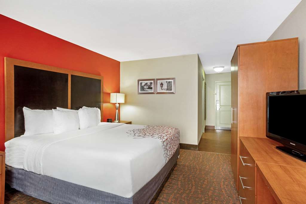 La Quinta Inn & Suites by Wyndham Williamsburg Historic Area - photo 23