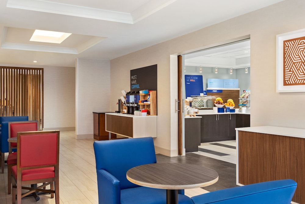 Holiday Inn Express Hotel & Suites Denver Airport by IHG - photo 29