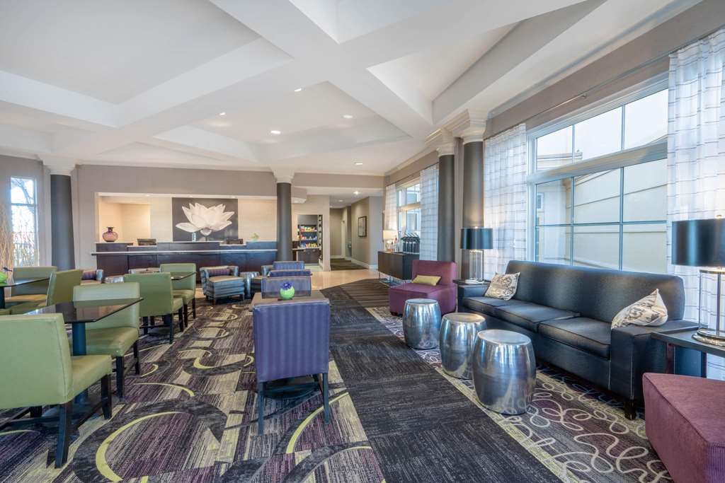 La Quinta Inn & Suites by Wyndham Pueblo - photo 10
