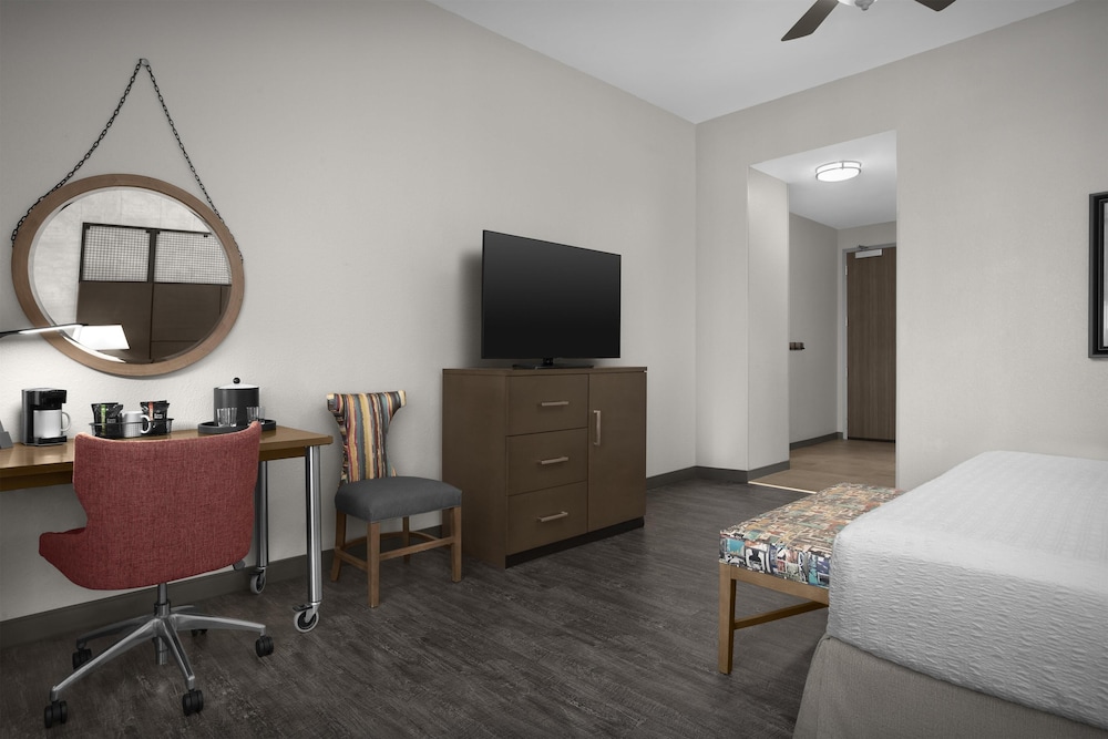 Hampton Inn & Suites Austin @ The University Capitol - photo 13