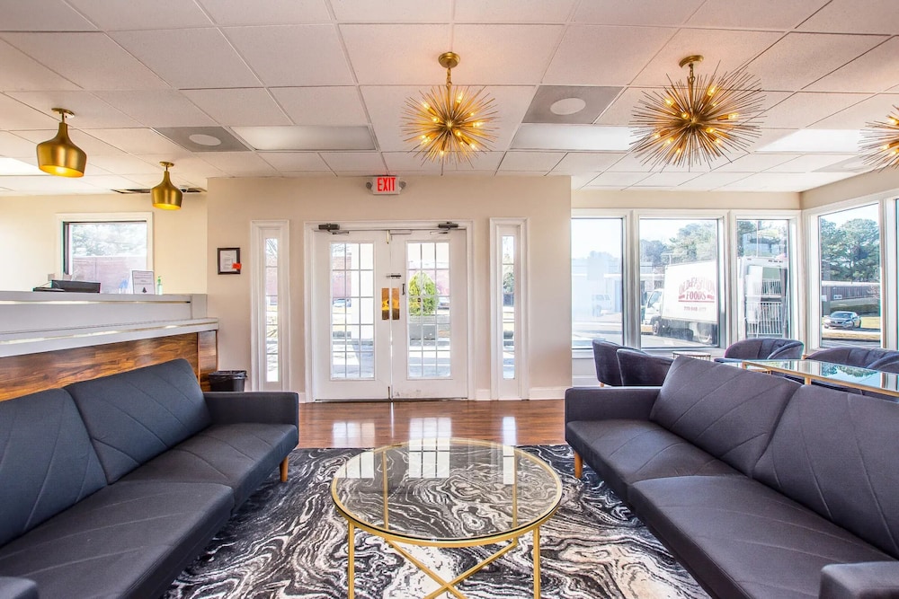 Economy Hotel Forest Park in Forest Park, United States