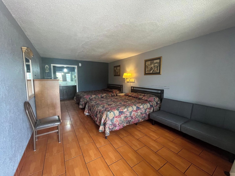 La Posada Inn By OYO Brownsville - photo 20