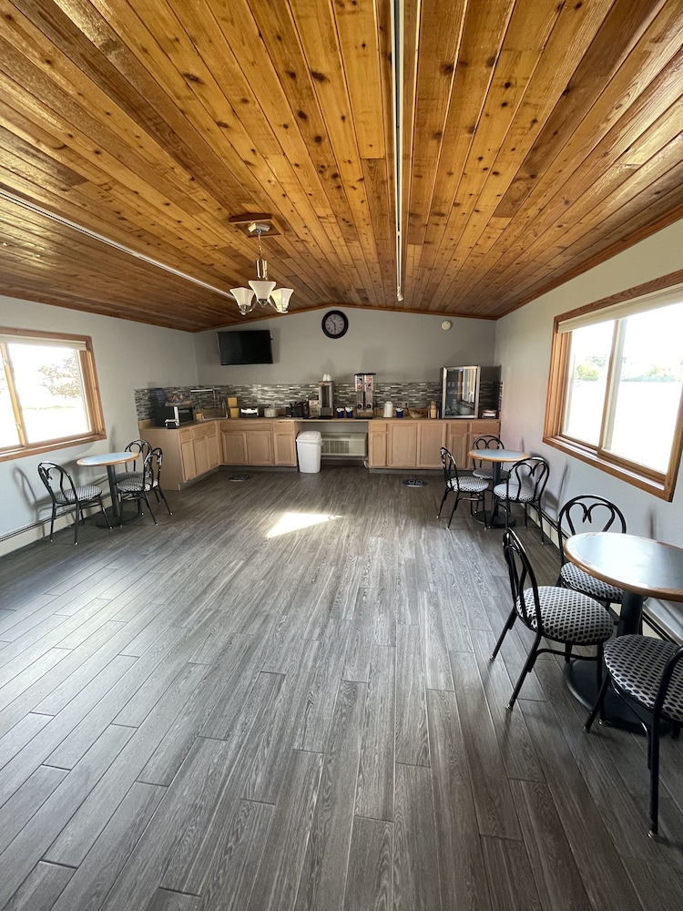 Days Inn by Wyndham Alpena - photo 24