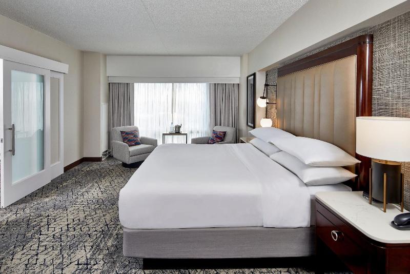 Sheraton Indianapolis Hotel at Keystone Crossing - photo 14
