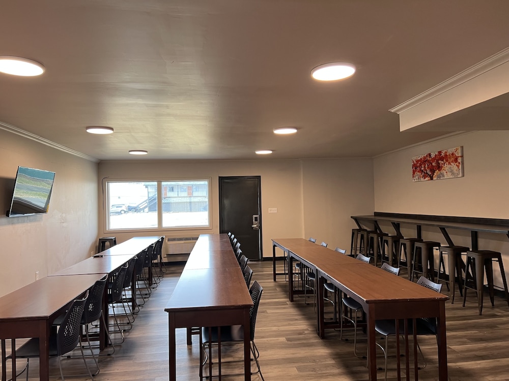 Days Inn & Suites by Wyndham Port Huron - photo 55