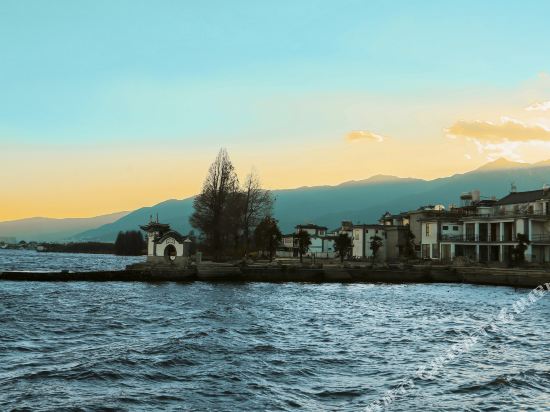 Longkang Guduyuan Lake View Inn — 4-Star Luxury Hotel in Dali, People's Republic of China