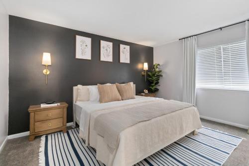 Comfy 2BR Condo near Uptown & NoDa Free Parking — 4-Star Luxury Hotel in Charlotte, United States
